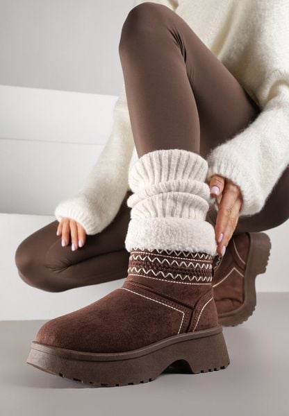 Brązowe Krótkie Śniegowce Wsuwane z Haftem i Futerkiem przy Cholewce Miovadia. Brązowe śniegowce damskie Renee, z wełny. Za 84.99 zł.