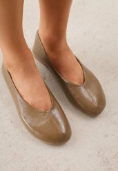 Zielone Minimalistyczne Balerinki z Okrągłym Noskiem Katara. Zielone baleriny damskie Born2be, bez wzorów, z jeansu, bez obcasa. Za 79.99 zł.