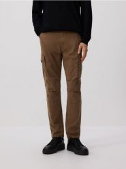Spodnie cargo slim fit - brązowy. Brązowe spodnie materiałowe męskie Reserved, bez wzorów, z bawełny. Za 169.99 zł.