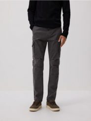 Spodnie cargo slim fit - ciemnoszary. Szare spodnie materiałowe męskie Reserved, bez wzorów, z bawełny. Za 169.99 zł.