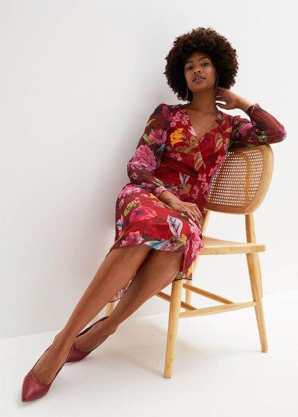 Sukienka midi z siateczki. Czerwone sukienki damskie bonprix, bez wzorów, bez kołnierzyka, bez ramiączek, midi, kopertowe. Za 179.99 zł.