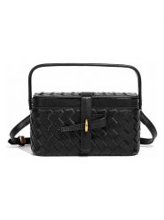 SUVRAI Torebka w kolorze czarnym - 21 x 16 x 11 cm rozmiar: onesize. Czarne torebki klasyczne damskie SUVRAI, bez wzorów, z materiału, bez dodatków. Za 170.47 zł.