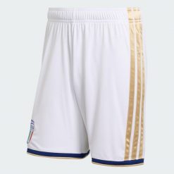 Spodenki domowe Włochy 26. Białe szorty męskie Adidas, z aplikacjami, z materiału, eleganckie. Za 199.00 zł.