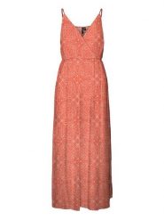 Vero Moda Sukienka w kolorze czerwonym rozmiar: S. Czerwone sukienki damskie Vero Moda, s, bez wzorów, bez kołnierzyka, bez ramiączek, maxi, rozkloszowane. Za 105.14 zł.