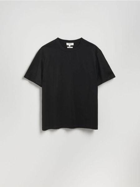 T-shirt regular z bawełną merceryzowaną - czarny. Czarne t-shirty męskie Reserved, l, bez wzorów, z bawełny, bez kołnierzyka. Za 99.99 zł.