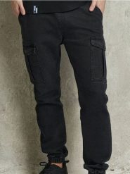 Spodnie jogger cargo - czarny. Czarne spodnie materiałowe męskie Sinsay, bez wzorów. Za 69.99 zł.