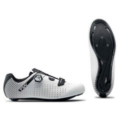 Buty rowerowe szosowe męskie NORTHWAVE CORE PLUS 2 białe. Białe buty trekkingowe męskie Northwave, bez zapięcia, rowerowe. Za 369.99 zł.