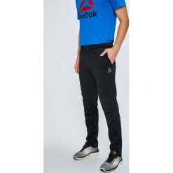 Reebok - Spodnie. Czarne spodnie sportowe męskie Reebok, z dzianiny. W wyprzedaży za 169.90 zł.