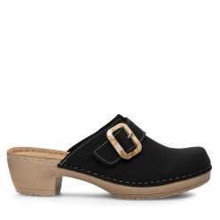 Klapki Inblu. Czarne klapki damskie Inblu, bez wzorów, bez obcasa. Za 119.99 zł.