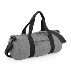 Torba podróżna w kontrastowych kolorach Bag Base Original. Czarne torebki klasyczne damskie BAGBASE, bez wzorów, z materiału, bez dodatków. Za 79.25 zł.