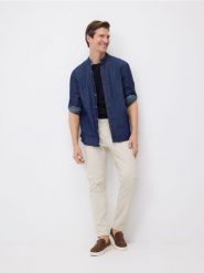 Spodnie chino slim fit - kremowy. Białe spodnie materiałowe męskie Reserved, bez wzorów, z bawełny. Za 139.99 zł.