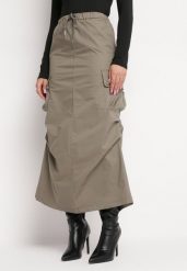 Ciemnozielona Spódnica Midi z Szerokimi Kieszeniami w Stylu Cargo Talicia. Zielone spódniczki damskie Born2be, s, bez wzorów, z materiału, midi. Za 79.99 zł.