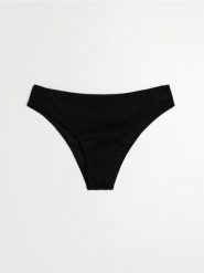 Strukturalny dół od bikini - czarny. Czarne bikini damskie Sinsay, bez wzorów. Za 25.99 zł.