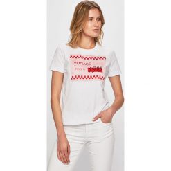Versace Jeans - Top. Białe topy damskie Versace Jeans, m, z aplikacjami, z bawełny, bez kołnierzyka. W wyprzedaży za 269.90 zł.