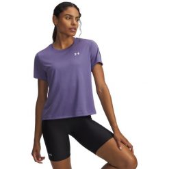 Koszulka damska Under Armour Tech WM Tape SS. Fioletowe t-shirty damskie Under Armour, bez wzorów, bez kołnierzyka. Za 89.99 zł.