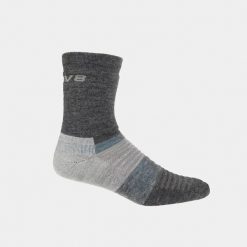 Skarpety merino Inov-8 Merino High Sock. Szare skarpetki damskie Inov-8, bez wzorów. Za 78.99 zł.