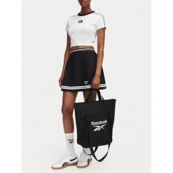Torebka Reebok. Czarne torebki klasyczne damskie Reebok, bez wzorów, bez dodatków. Za 129.99 zł.