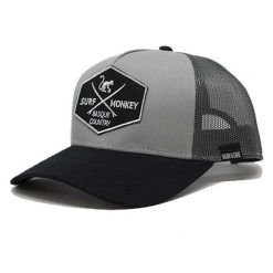 Czapka Trucker - 5 Paneli / Recykling / Jeden rozmiar (Ołów/Czarny). Szare czapki męskie SURF MONKEY, z aplikacjami, sportowe. Za 159.95 zł.