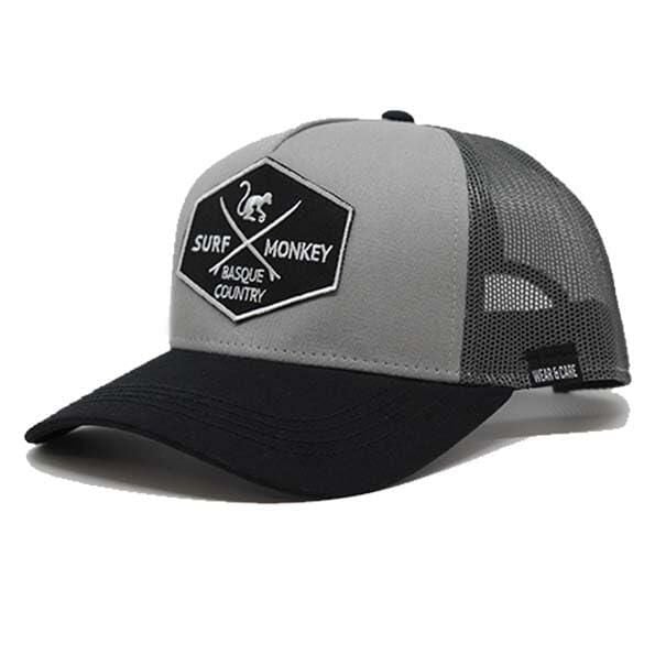 Czapka Trucker - 5 Paneli / Recykling / Jeden rozmiar (Ołów/Czarny). Szare czapki męskie SURF MONKEY, z aplikacjami, sportowe. Za 159.95 zł.