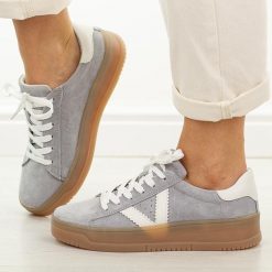 Szare skórzane półbuty damskie Vinceza 79597. Szare półbuty damskie VINCEZA, bez wzorów, z jeansu, casualowe, z okrągłym noskiem, bez obcasa, na płaskiej podeszwie. Za 239.00 zł.