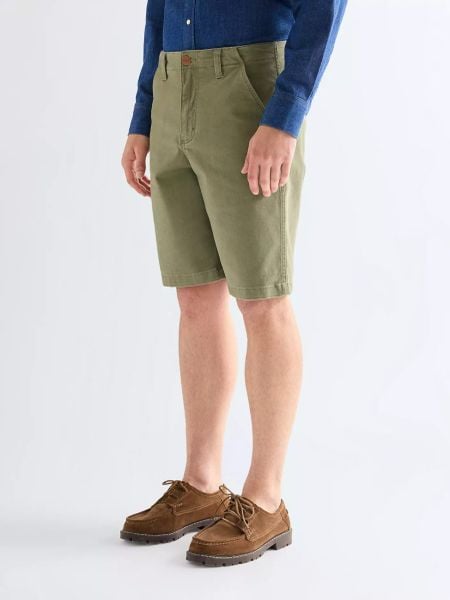 MESKIE SZORTY WRANGLER CHINO SHORTS DUSTY OLIVE 112377831. Zielone szorty męskie Wrangler, bez wzorów, z materiału. Za 159.99 zł.