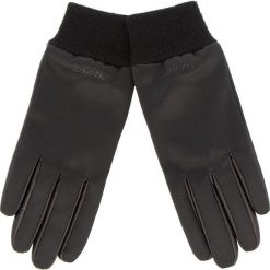 Rękawiczki Damskie CALVIN KLEIN - Satin & Leather Glov K60K604766 001. Czarne rękawiczki damskie CALVIN KLEIN, bez wzorów, z elastanu. W wyprzedaży za 219.00 zł.