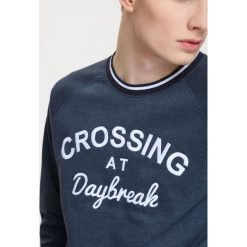 BLUZA NIEROZPINANA MĘSKA LUŹNA, REGLAN. Bluzy bez kaptura męskie TOP SECRET, m, z dresówki. W wyprzedaży za 59.99 zł.
