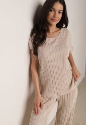 Beżowa Bluzka na Krótki Rękaw z Plisowanej Tkaniny Undirea. Brązowe bluzki damskie Born2be, uniwersalny, bez wzorów, z jeansu, biznesowe, bez kołnierzyka, bez ramiączek. Za 39.99 zł.