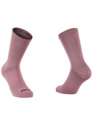 Skarpety rowerowe NORTHWAVE Switch Sock różowy. Czerwone skarpetki męskie Northwave, w ażurowe wzory, z dzianiny. Za 69.00 zł.