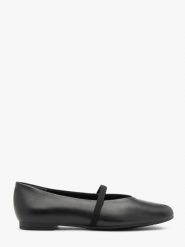 Czarne minimalistyczne baleriny z gumką JUDIE. Czarne baleriny damskie Ryłko, bez wzorów, z materiału, bez obcasa, na płaskiej podeszwie. Za 329.99 zł.