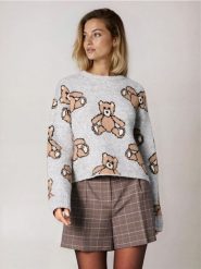 Wzorzysty sweter w misie - szary. Szare swetry klasyczne damskie Sinsay, l, bez kołnierzyka. Za 59.99 zł.