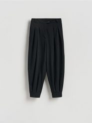 Spodnie balloon - czarny. Czarne spodnie materiałowe damskie Reserved, bez wzorów, z tkaniny. Za 139.99 zł.