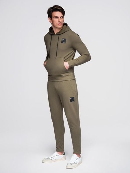 Męski komplet dresowy bluza z kapturem + spodnie dresowe - oliwkowy V4 - Rozmiar: L. Zielone bluzy z kapturem męskie Ombre Clothing, l, z bawełny. Za 399.99 zł.