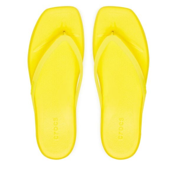 Japonki Crocs. Żółte klapki damskie Crocs, bez wzorów, bez obcasa. Za 111.99 zł.