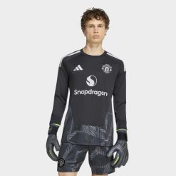 Koszulka bramkarska z długim rękawem Manchester United 26/27. Czarne t-shirty sportowe męskie Adidas, l, z materiału, bez ramiączek, do piłki nożnej, climacool (adidas). Za 479.00 zł.