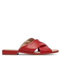 Klapki Caprice. Czerwone klapki damskie Caprice, bez wzorów, bez obcasa. Za 299.99 zł.