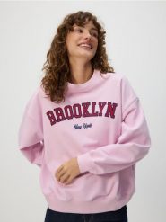 Bluza z nadrukiem - różowy. Czerwone bluzy bez kaptura damskie Reserved, l, z bawełny. W wyprzedaży za 59.99 zł.