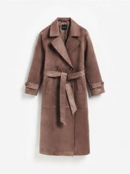 Płaszcz z imitacji zamszu - brązowy. Brązowe płaszcze damskie Reserved, l, bez wzorów. Za 359.99 zł.