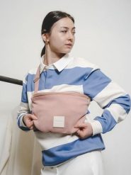 Christian Laurier Torebka "Cyra" w kolorze jasnoróżowym - 30 x 20 x 6 cm rozmiar: onesize. Różowe torebki klasyczne damskie Christian Laurier, bez wzorów, z materiału, bez dodatków. Za 195.99 zł.