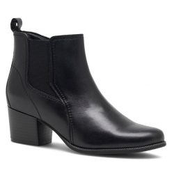 Botki Lasocki. Czarne botki damskie Lasocki, bez obcasa, na słupku, bez zapięcia. Za 199.99 zł.