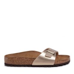 Klapki Birkenstock. Żółte klapki damskie Birkenstock, bez wzorów, bez obcasa. Za 359.99 zł.