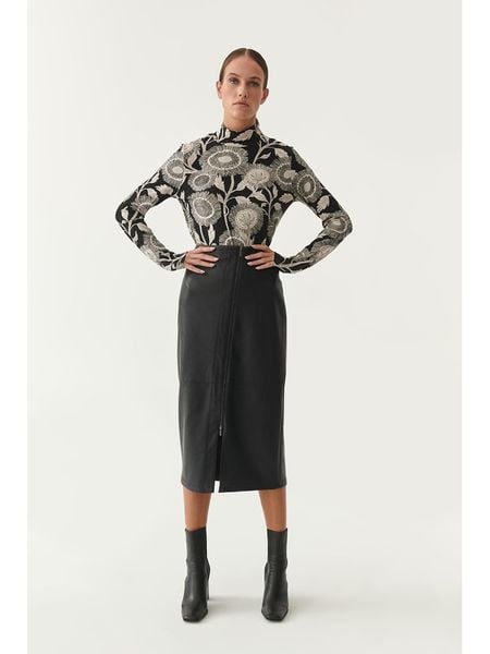 TATUUM Spódnica w kolorze czarnym ze skóry syntetycznej rozmiar: 34. Czarne spódniczki damskie Tatuum, bez wzorów, ze skóry, z podwyższonym stanem, midi, proste. Za 139.54 zł.