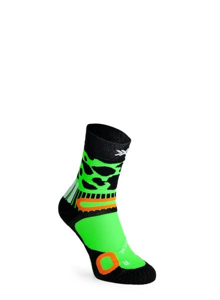 Skarpety turystyczne X-Socks Hike Discover Crew. Zielone skarpetki damskie X-Socks, bez wzorów, z materiału. Za 102.29 zł.