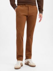 Bugatti spodnie chino Mężczyźni Bawełna brązowy, 34-30. Brązowe spodnie materiałowe męskie Bugatti, bez wzorów, z bawełny. Za 499.95 zł.