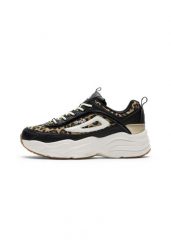 Buty sportowe damskie Fila Skye ZP A. Brązowe buty sportowe na co dzień damskie Fila, bez wzorów, trekkingowe. Za 260.00 zł.