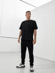 4F T-shirt loose z nadrukiem męski 4F x Robert Lewandowski - czarny M. Czarne t-shirty męskie 4f, l, bez wzorów, z bawełny, bez kołnierzyka. Za 99.99 zł.