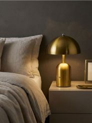 Błyszcząca lampka nocna LED - złoty. Żółte koszule nocne damskie Sinsay, bez wzorów. Za 49.99 zł.