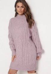 Jasnofioletowy Luźny Sweter w Warkoczykowy Splot Sentlia. Fioletowe swetry klasyczne damskie Born2be, ze splotem, bez kołnierzyka. Za 149.99 zł.