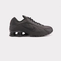 Buty damskie sportowe Nike Shox R4 Black Czarne - AR3565-004. Czarne buty sportowe na co dzień damskie Nike, bez wzorów. Za 557.74 zł.