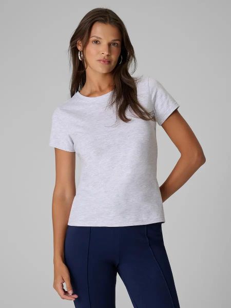 T-shirt slim gładki damski 4F. Czarne t-shirty damskie 4f, uniwersalny, bez wzorów, z bawełny, bez kołnierzyka. Za 49.99 zł.